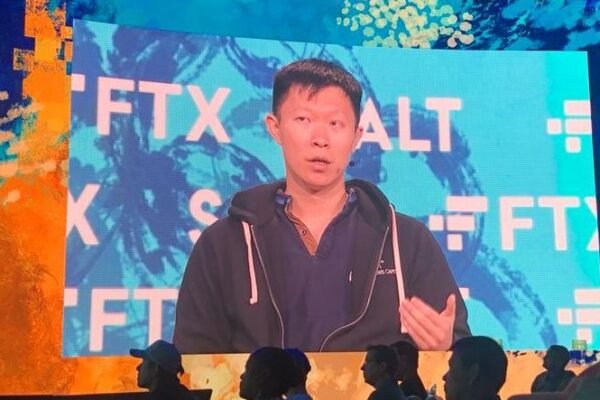 Three Arrows co-founder Su Zhu speaks at FTX's Crypto Bahamas event in 2022 (Tracy Wang/CoinDesk)